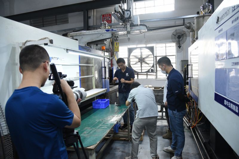 CCTV reporters took details of the factory CCTV reporters took details of the factory